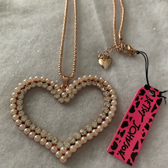 Betsey Johnson Jewelry - New Betsey Johnson Heart Necklace